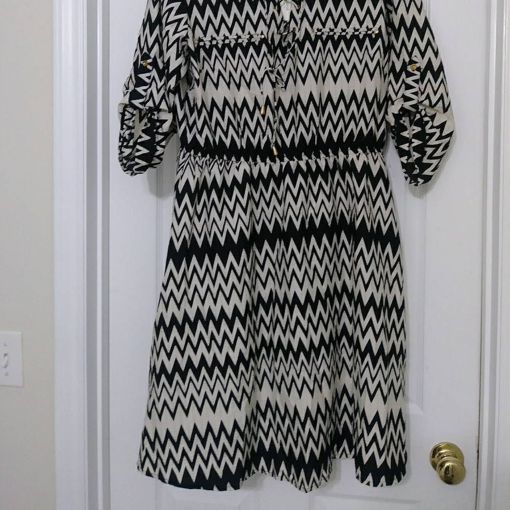 Dress - Picture 2 of 4